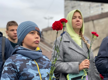 Посещение монумента героическим защитникам Ленинграда и Мемориального зала
