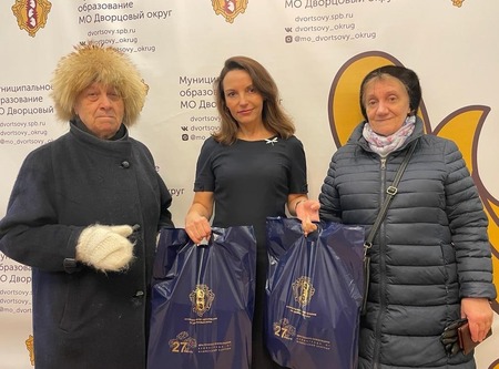 Продолжаем выдачу подарков ветеранам
