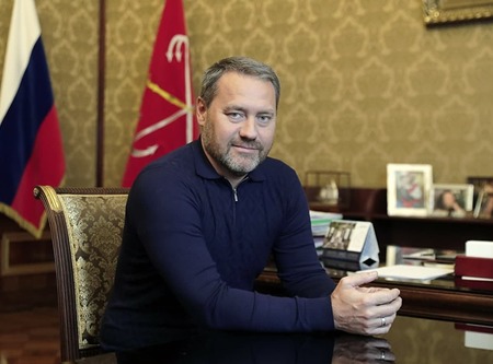 Председатель Законодательного Собрания Санкт-Петербурга Александр Бельский поздравляет с Днём Матери