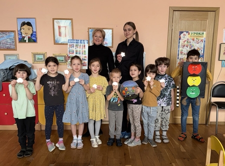 Юные дворцовцы познакомились с ПДД