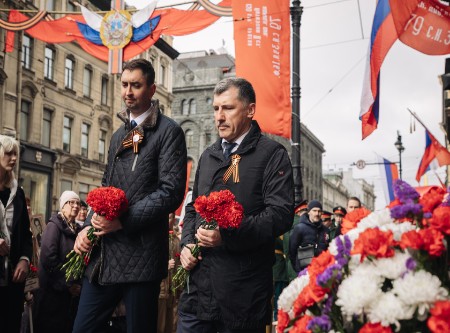 Слава погибшим! Слава живым!