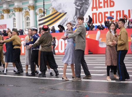 Дворцовцы приняли участие в «Бале Победы»