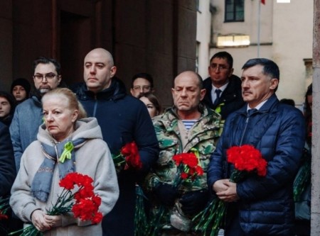 Слушай, страна, говорит Ленинград...