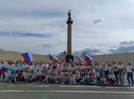 Дворцовцы танцуют с любовью к России!