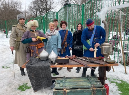 В Центральном районе проводили масленицу