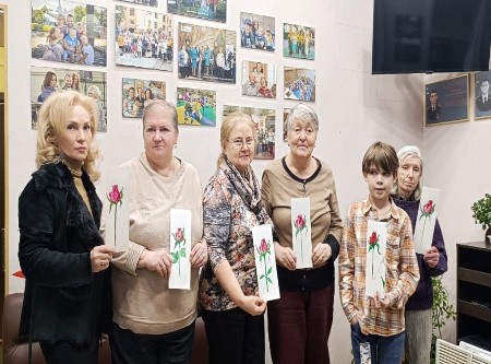 Роза пахнет розой...