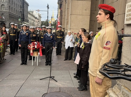 В Дворцовом округе вспомнили день начала блокады
