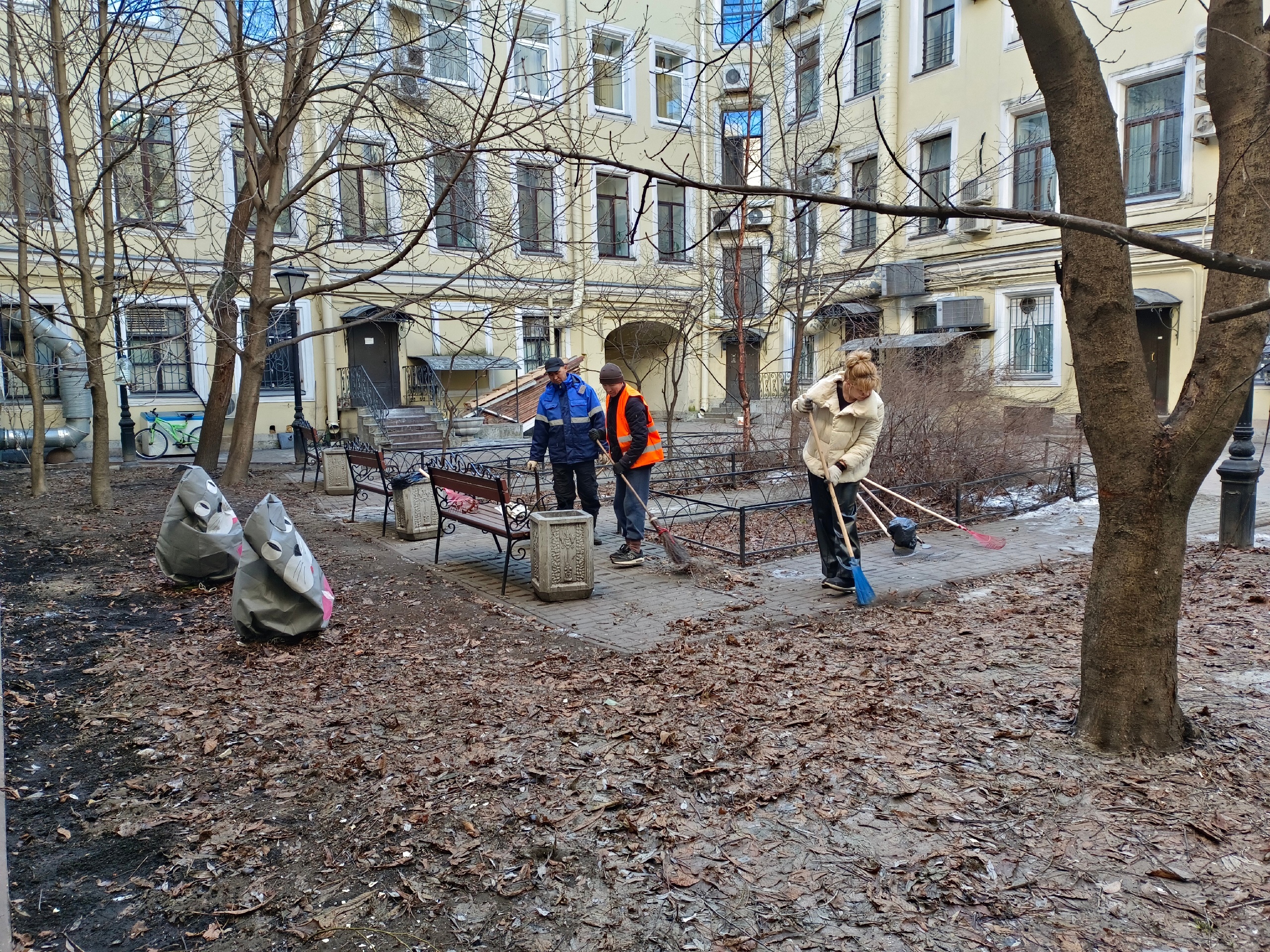 В Дворцовом округе наступила весна.