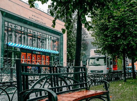 Станция метро «Чернышевская» открылась сегодня после реконструкции.