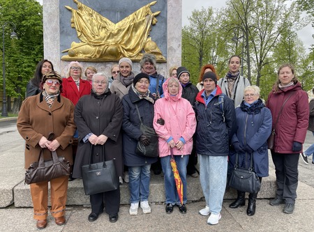 В День города дворцовцам показали блистательный Петербург