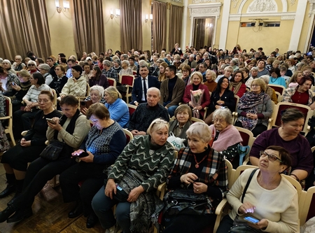 Мелодии любви: музыкальный концерт ко Дню матери