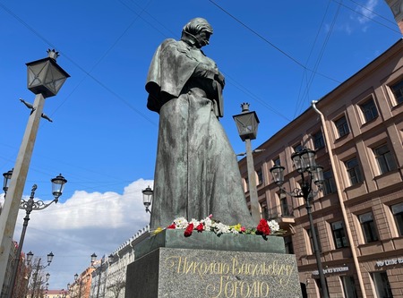 К Гоголю на Малую Конюшенную