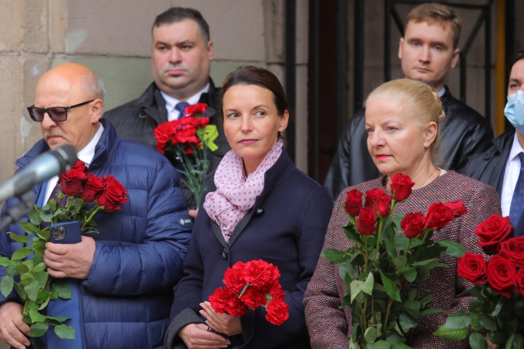 zwyviIKXInQ.jpg zwyviIKXInQ.jpg